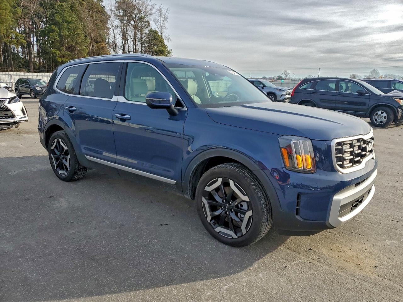 2025 KIA TELLURIDE S photo 4