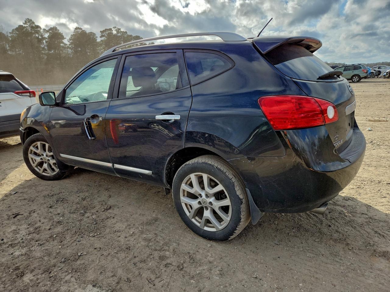 2013 NISSAN ROGUE S photo 2