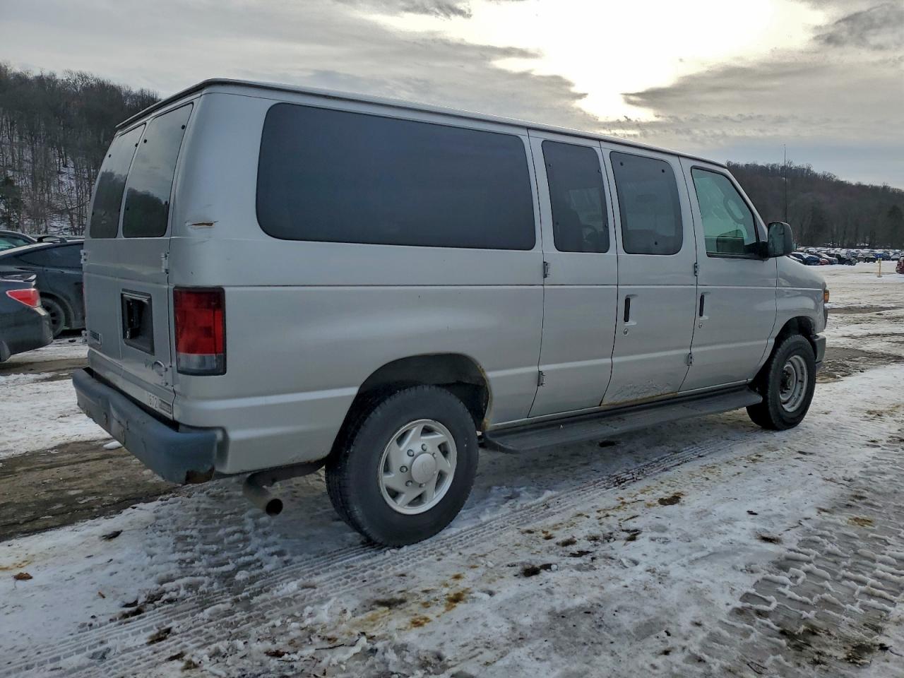 2011 FORD ECONOLINE E250 VAN photo 3