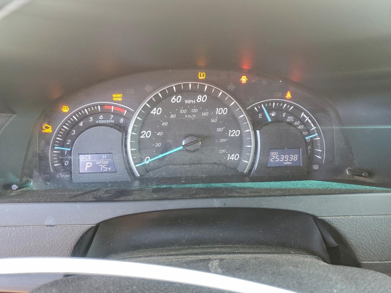 2015 TOYOTA CAMRY LE photo 9