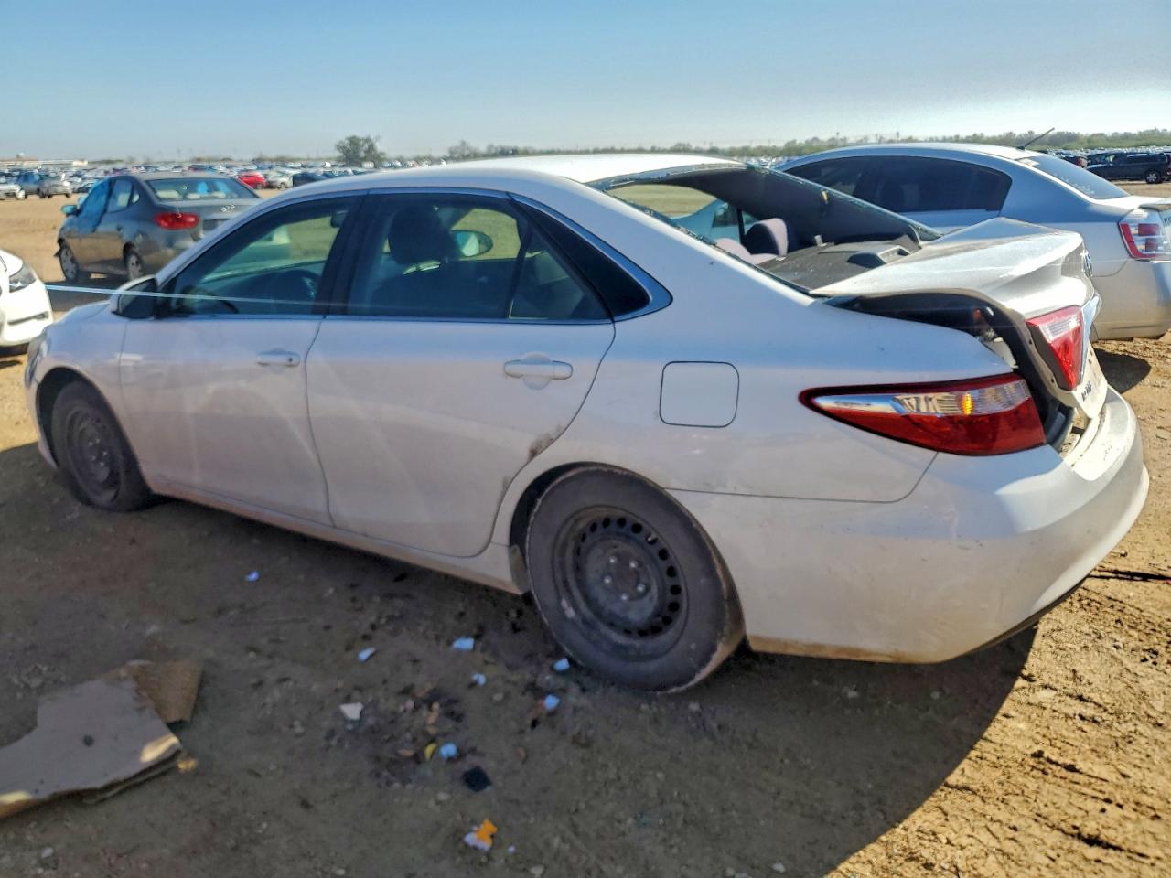2015 TOYOTA CAMRY LE photo 2