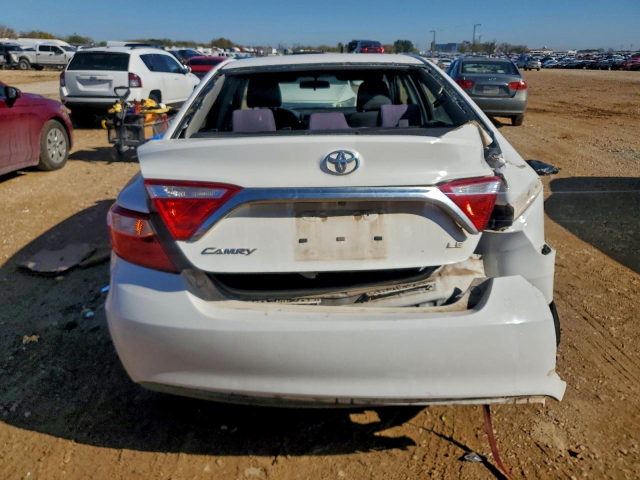 2015 TOYOTA CAMRY LE photo 6