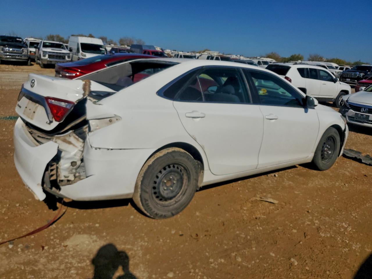 2015 TOYOTA CAMRY LE photo 3