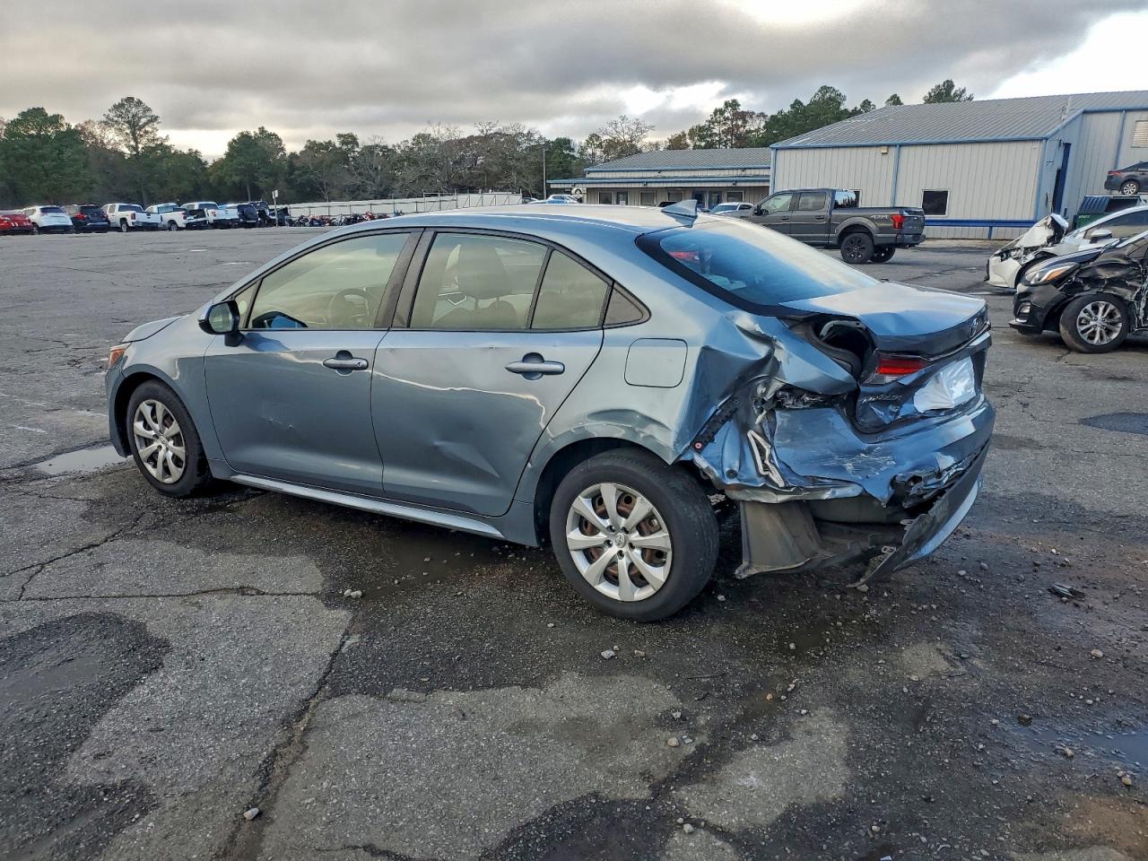 2020 TOYOTA COROLLA LE photo 2