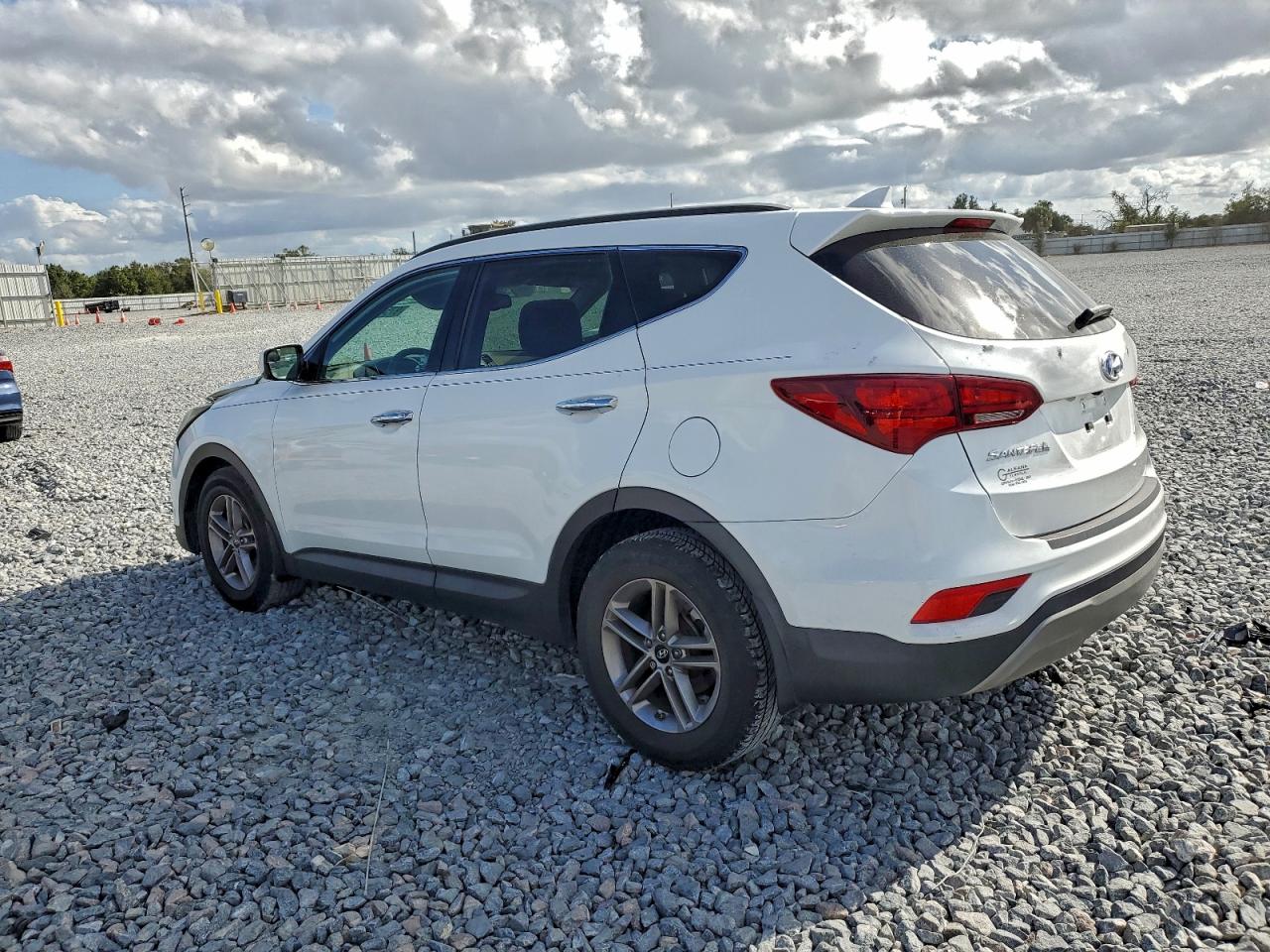 2017 HYUNDAI SANTA FE SPORT photo 2