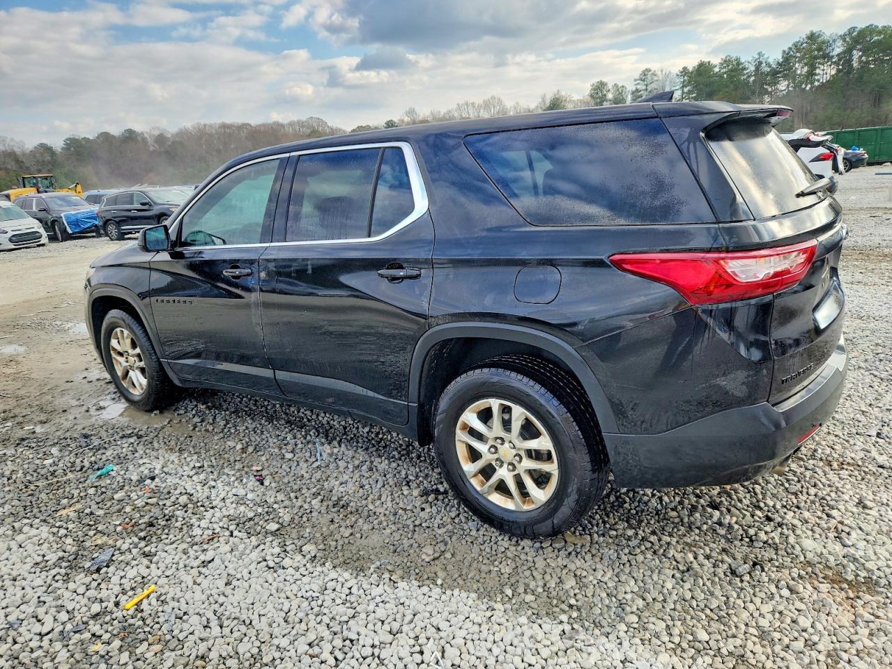 2019 CHEVROLET TRAVERSE LS photo 2