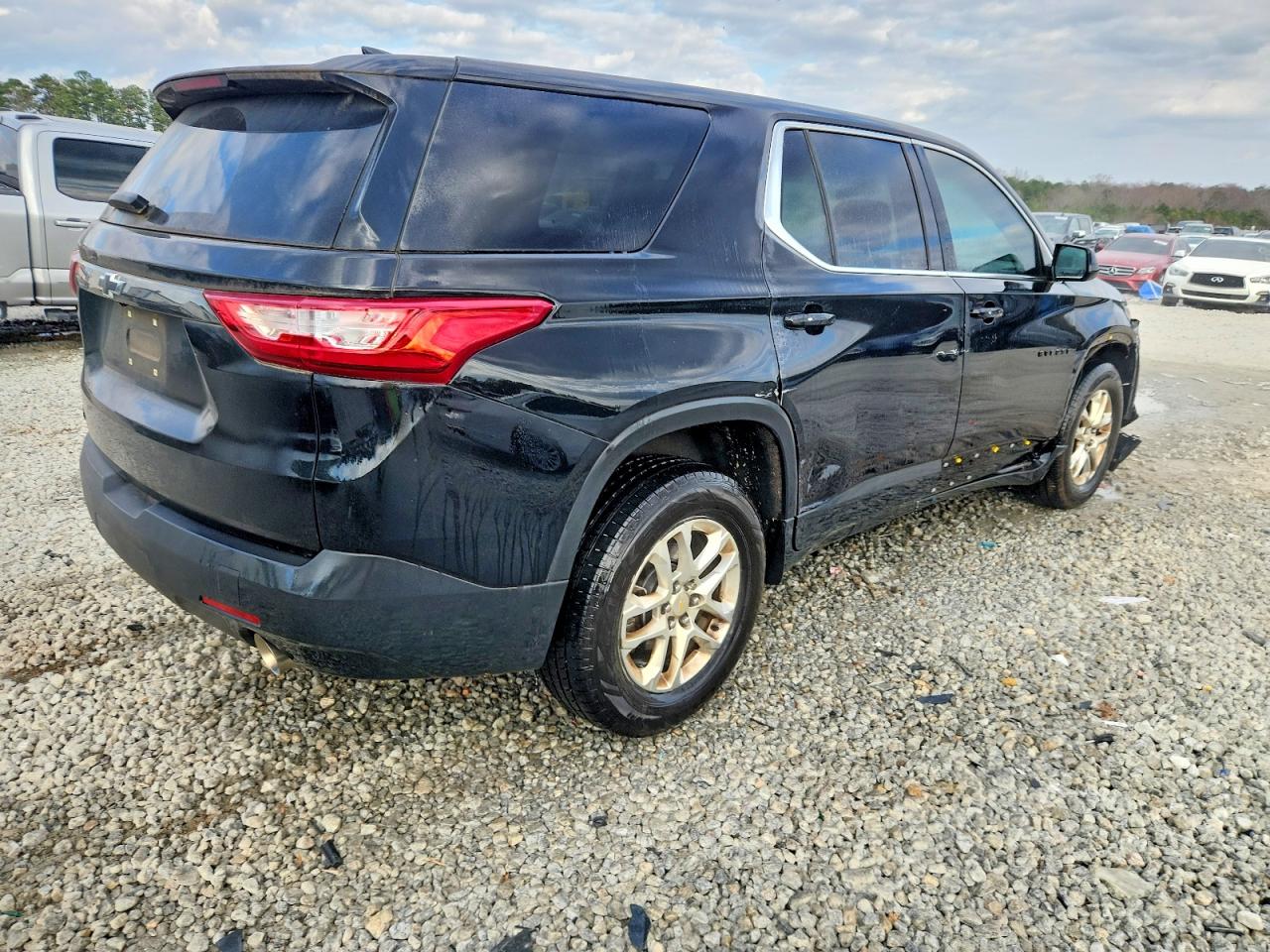 2019 CHEVROLET TRAVERSE LS photo 3