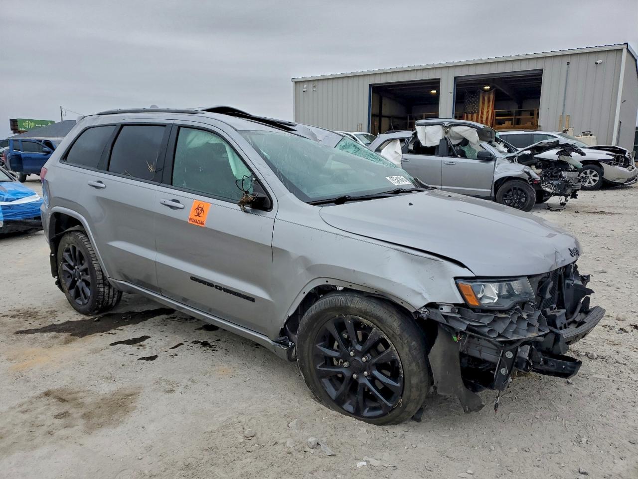 2019 JEEP GRAND CHEROKEE LAREDO photo 4