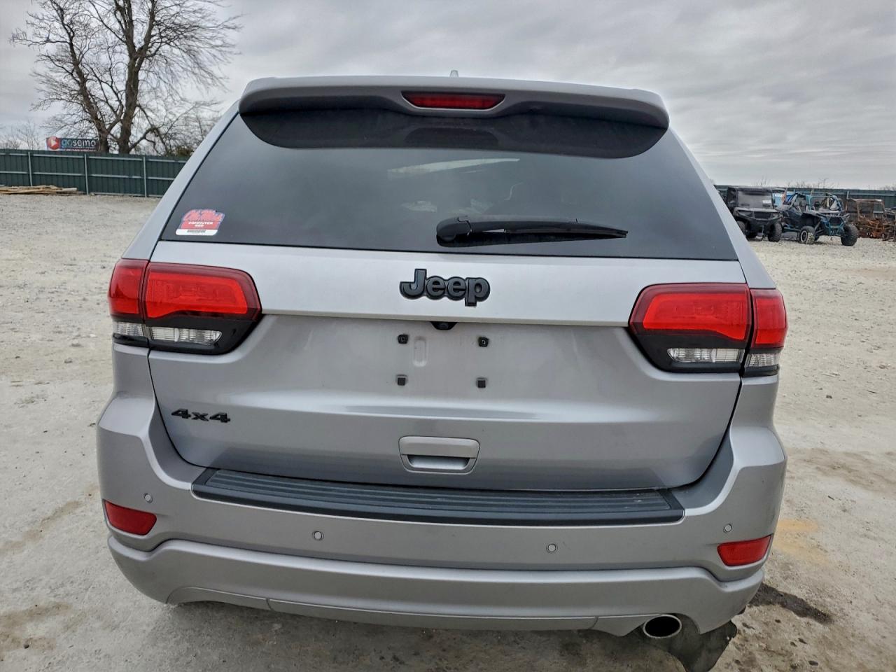 2019 JEEP GRAND CHEROKEE LAREDO photo 6