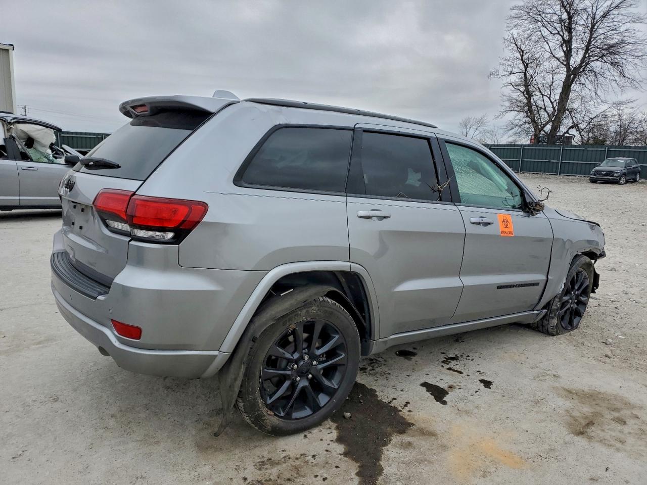 2019 JEEP GRAND CHEROKEE LAREDO photo 3