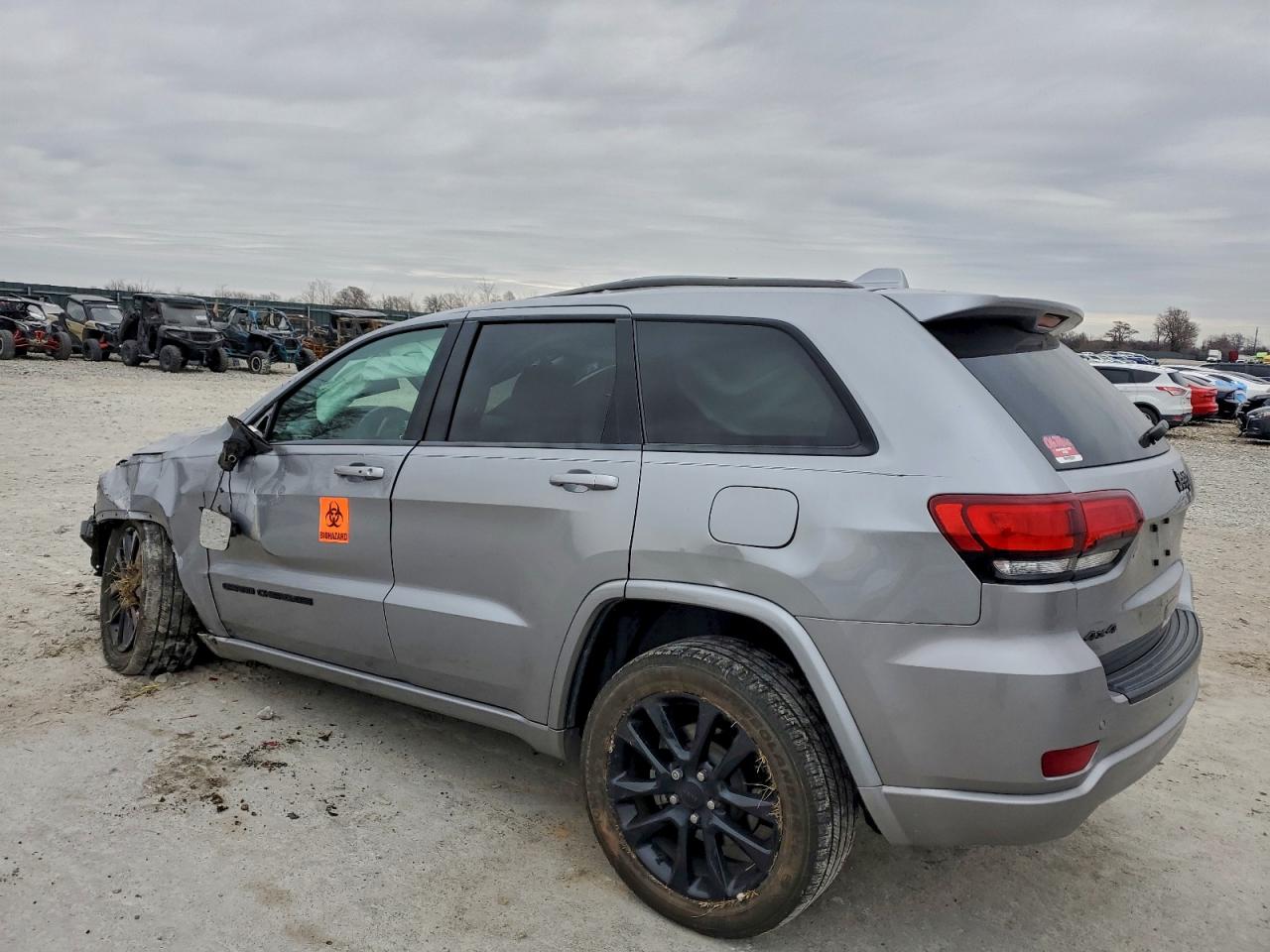 2019 JEEP GRAND CHEROKEE LAREDO photo 2