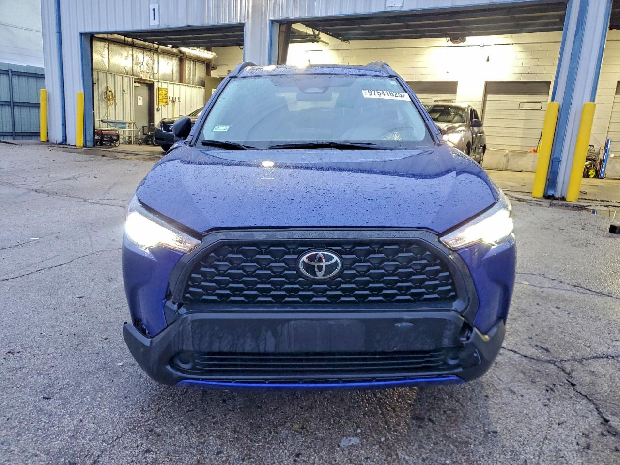 2025 TOYOTA COROLLA CROSS LE photo 9