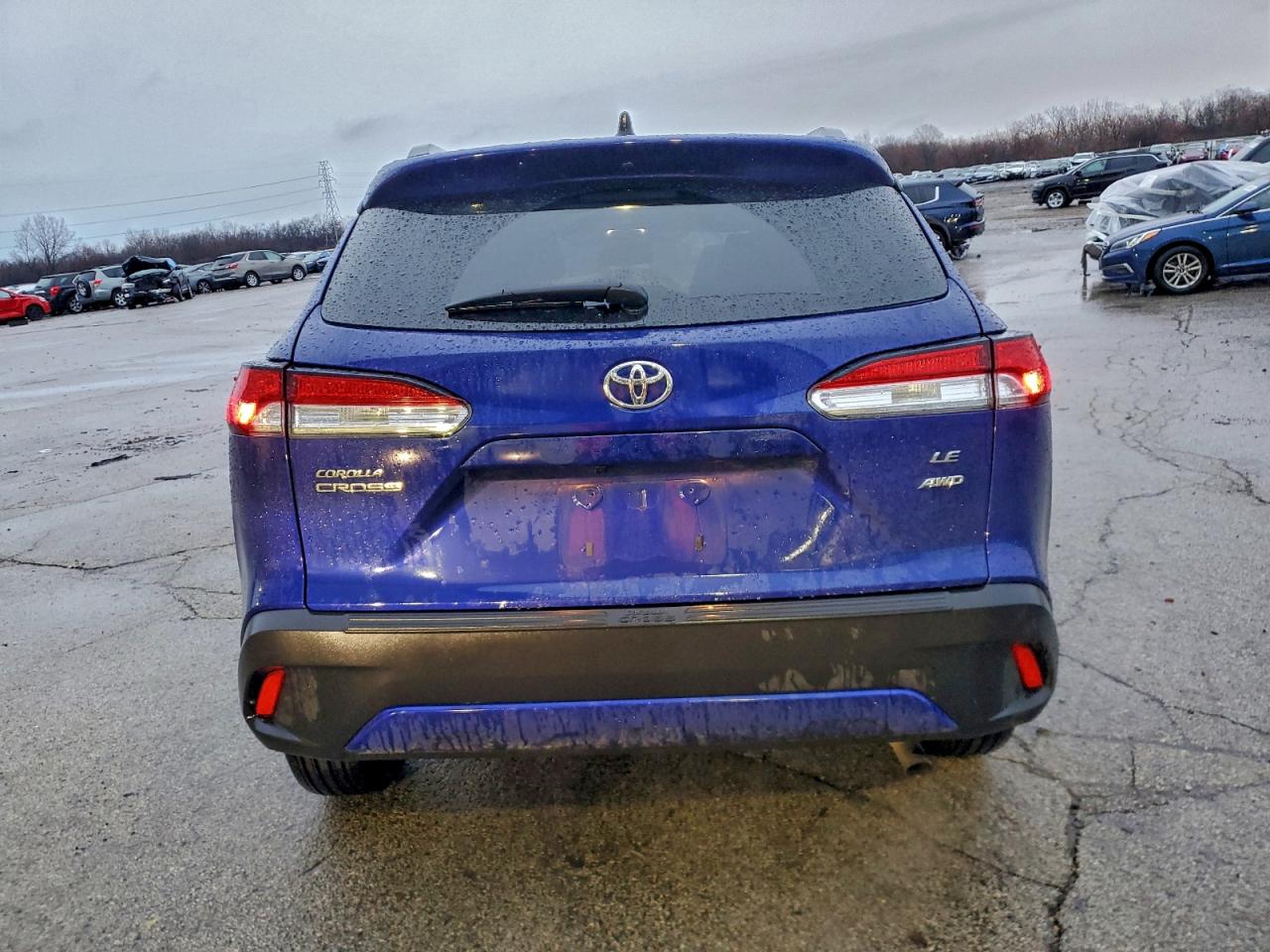 2025 TOYOTA COROLLA CROSS LE photo 11