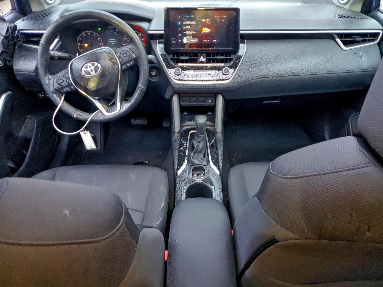 2025 TOYOTA COROLLA CROSS LE photo 15
