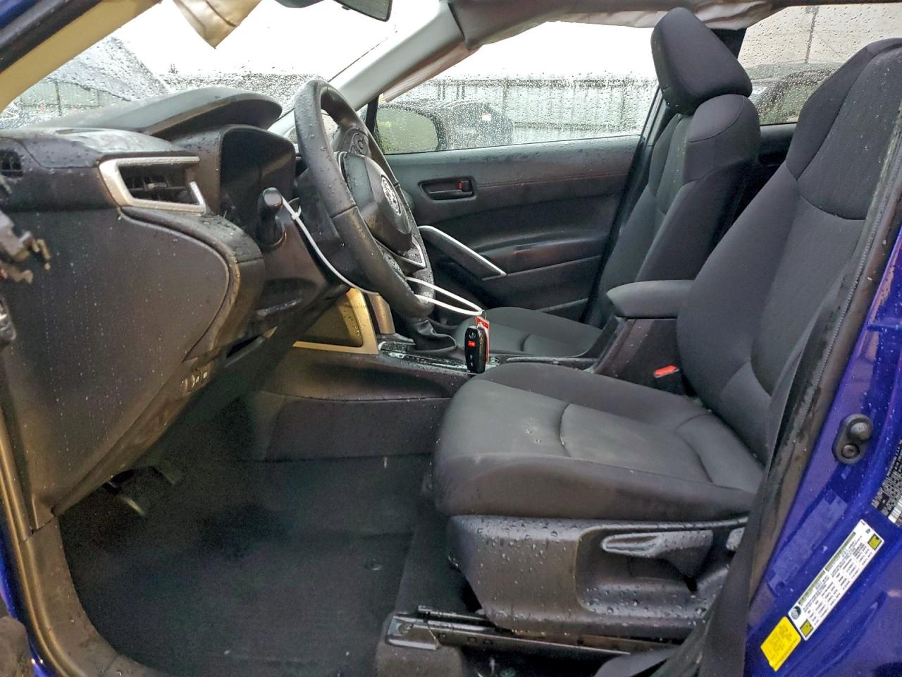 2025 TOYOTA COROLLA CROSS LE photo 13
