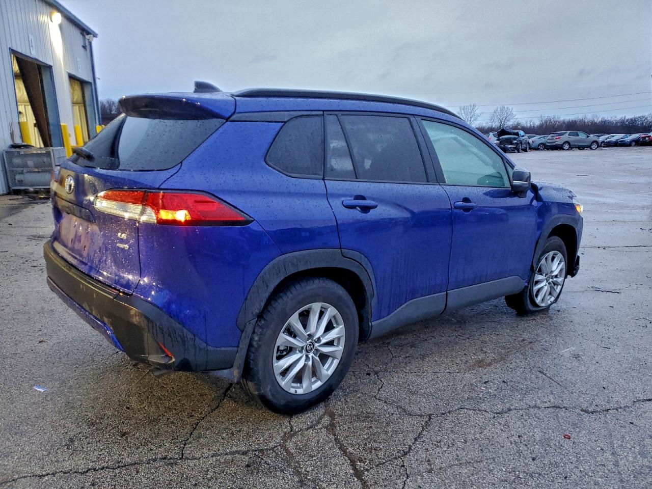 2025 TOYOTA COROLLA CROSS LE photo 5