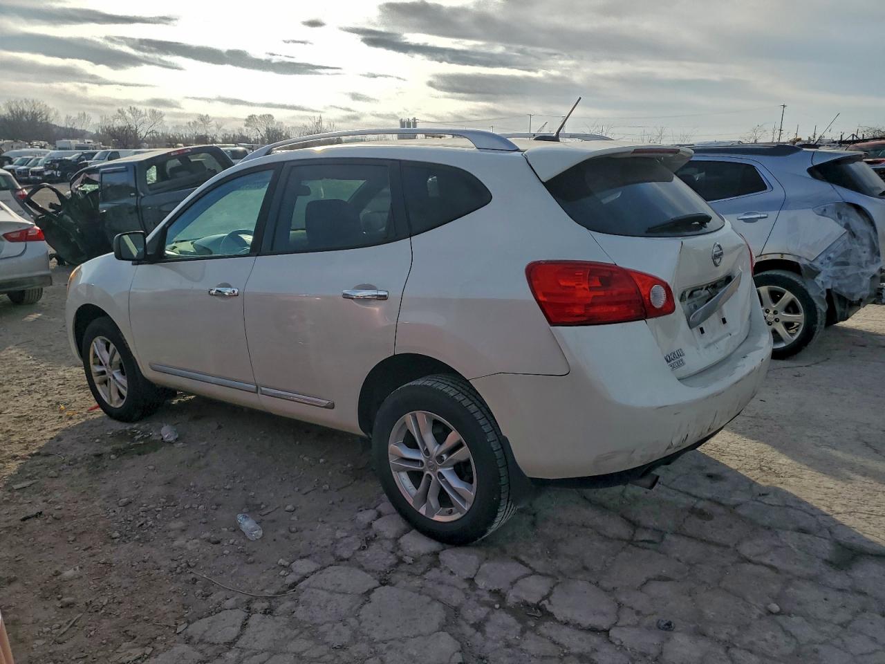2015 NISSAN ROGUE SELECT S photo 2