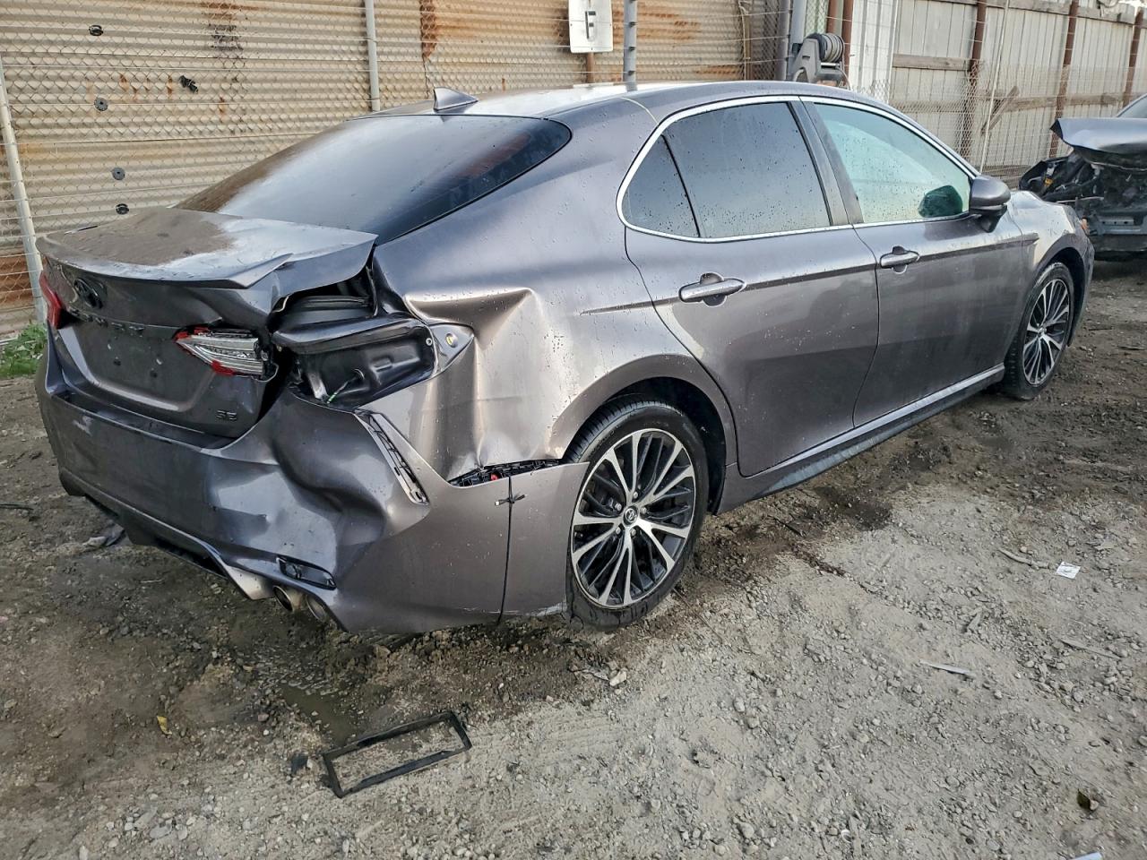 2019 TOYOTA CAMRY L photo 3