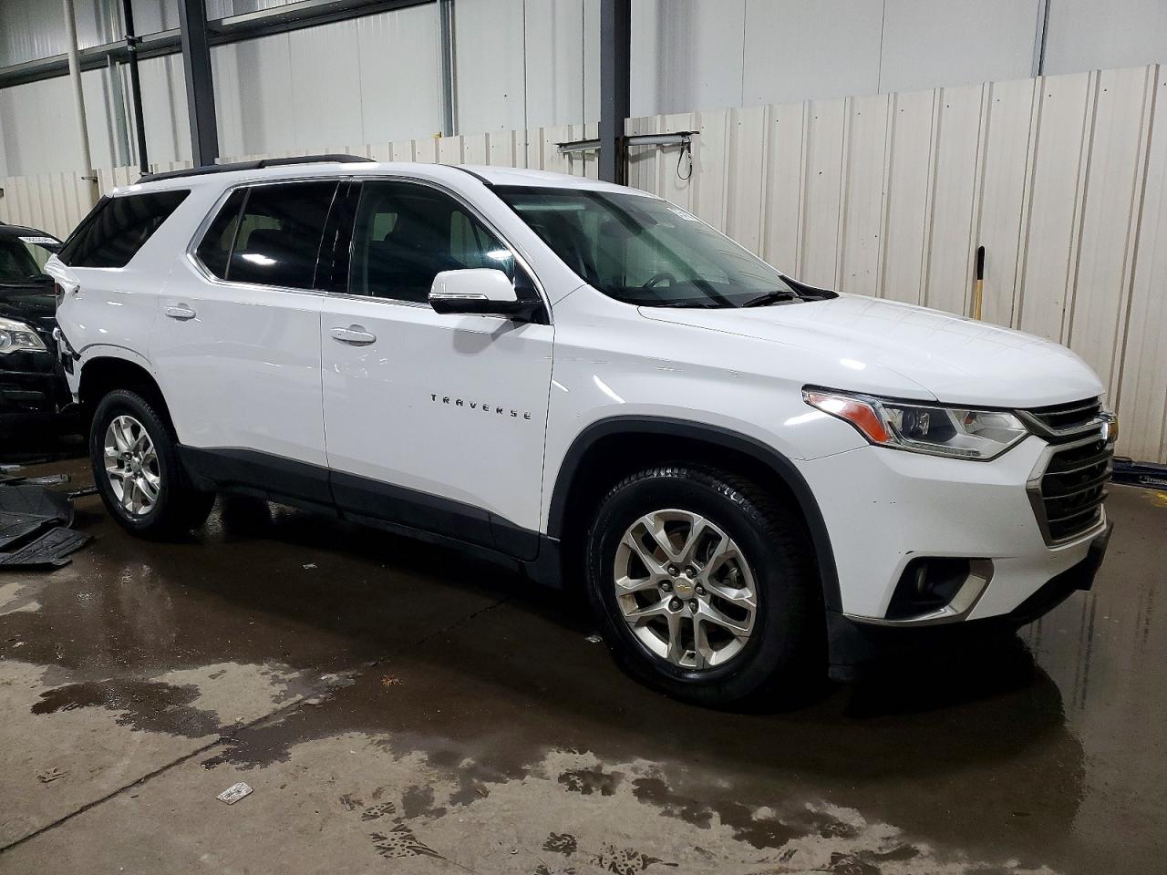 2020 CHEVROLET TRAVERSE LT photo 4