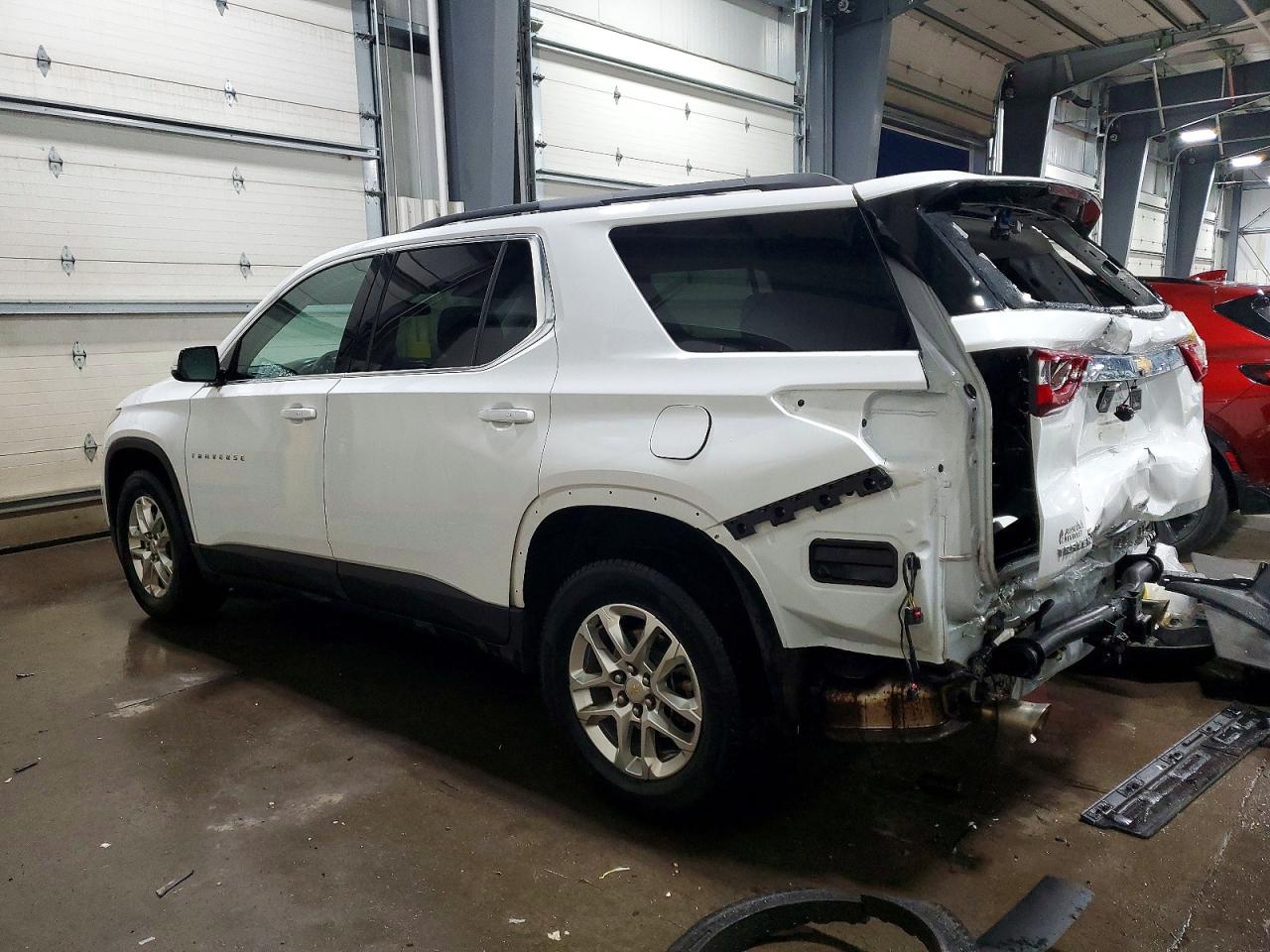 2020 CHEVROLET TRAVERSE LT photo 2