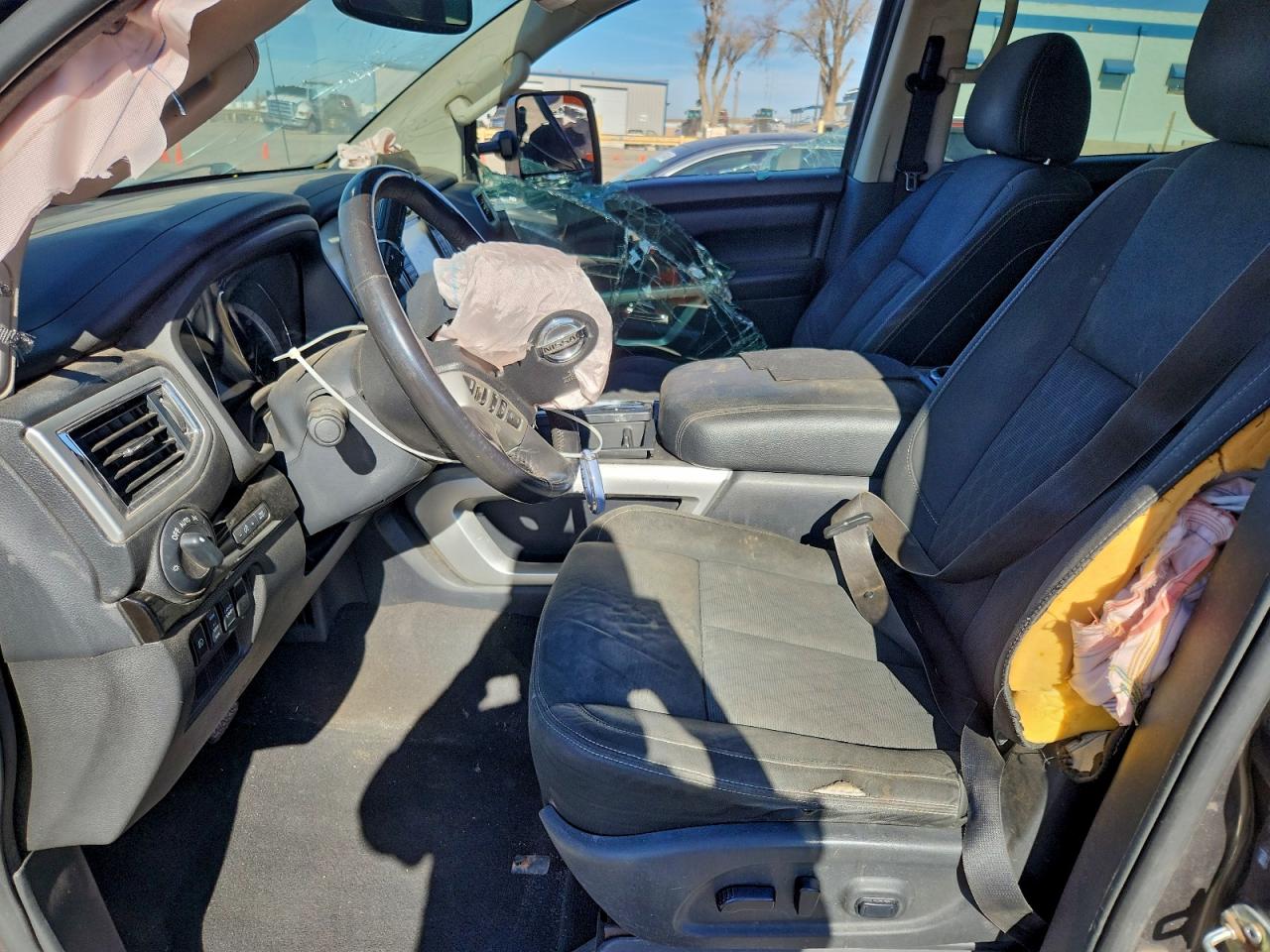 2017 NISSAN TITAN XD SL photo 19