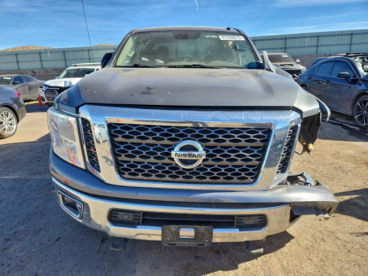 2017 NISSAN TITAN XD SL photo 13