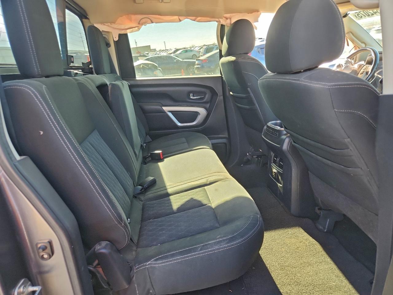 2017 NISSAN TITAN XD SL photo 28