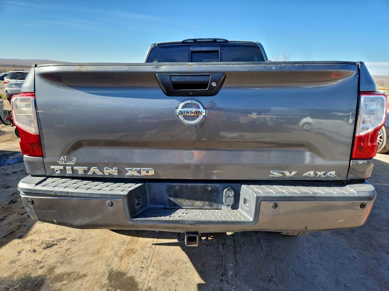 2017 NISSAN TITAN XD SL photo 16