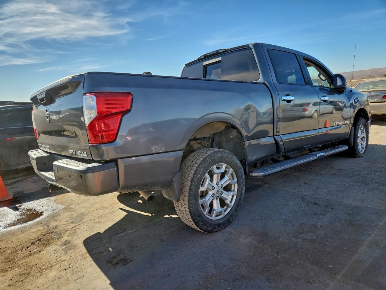 2017 NISSAN TITAN XD SL photo 7