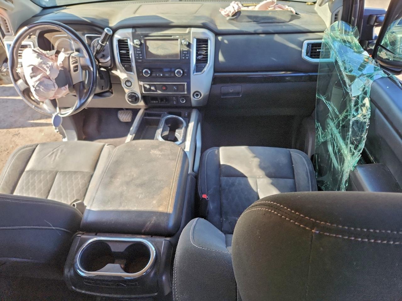 2017 NISSAN TITAN XD SL photo 22