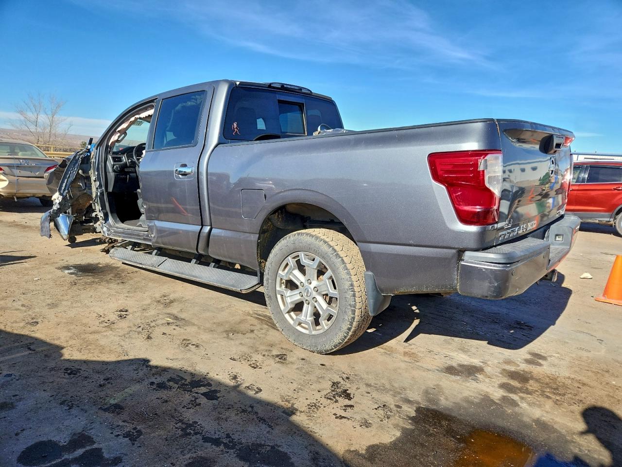 2017 NISSAN TITAN XD SL photo 4
