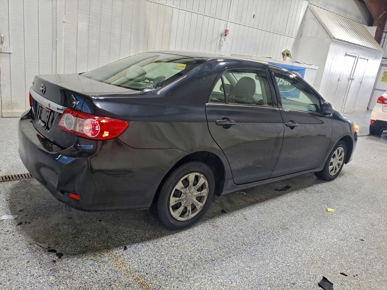 2013 TOYOTA COROLLA BASE photo 3