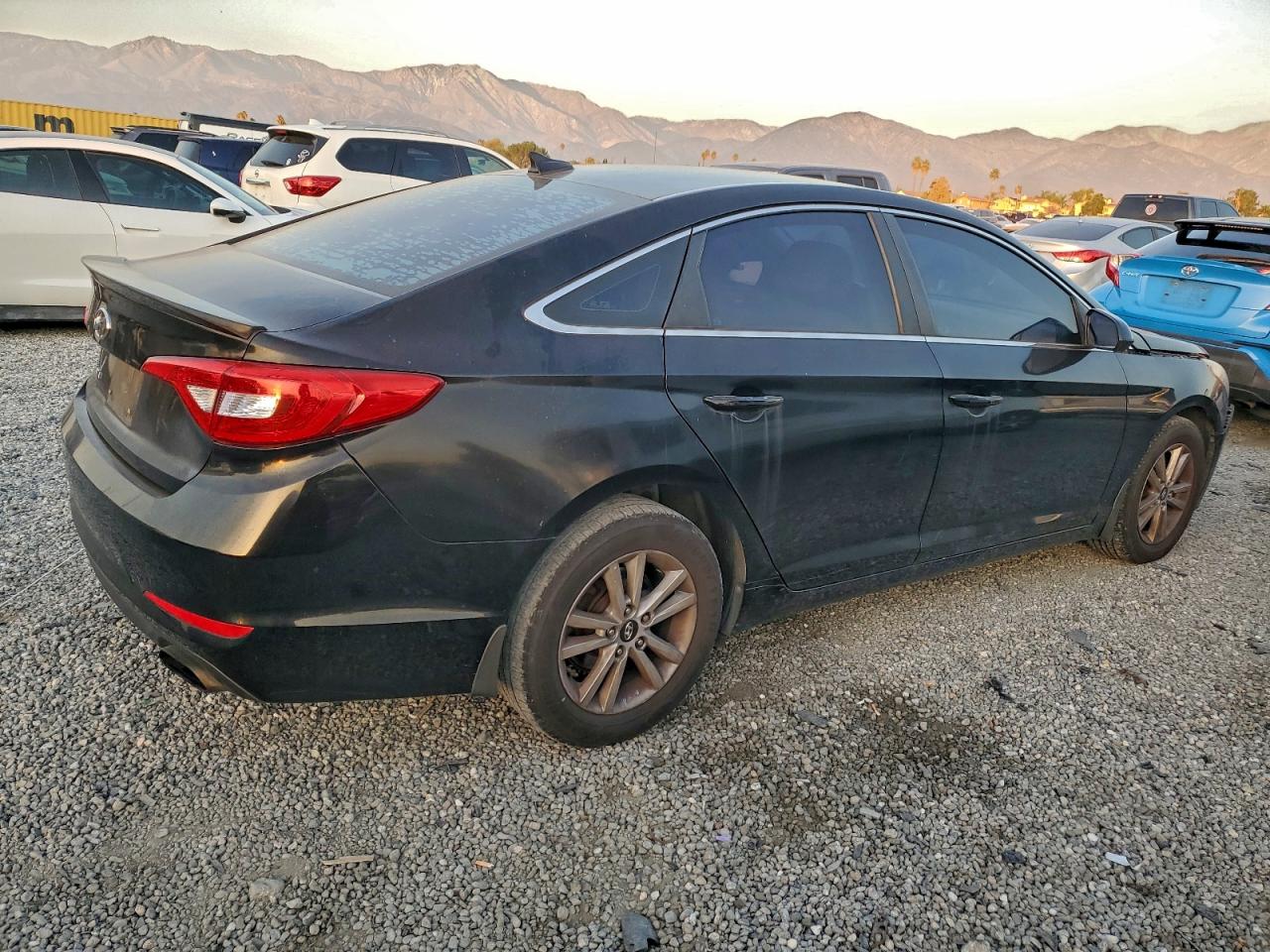 2015 HYUNDAI SONATA SE photo 3
