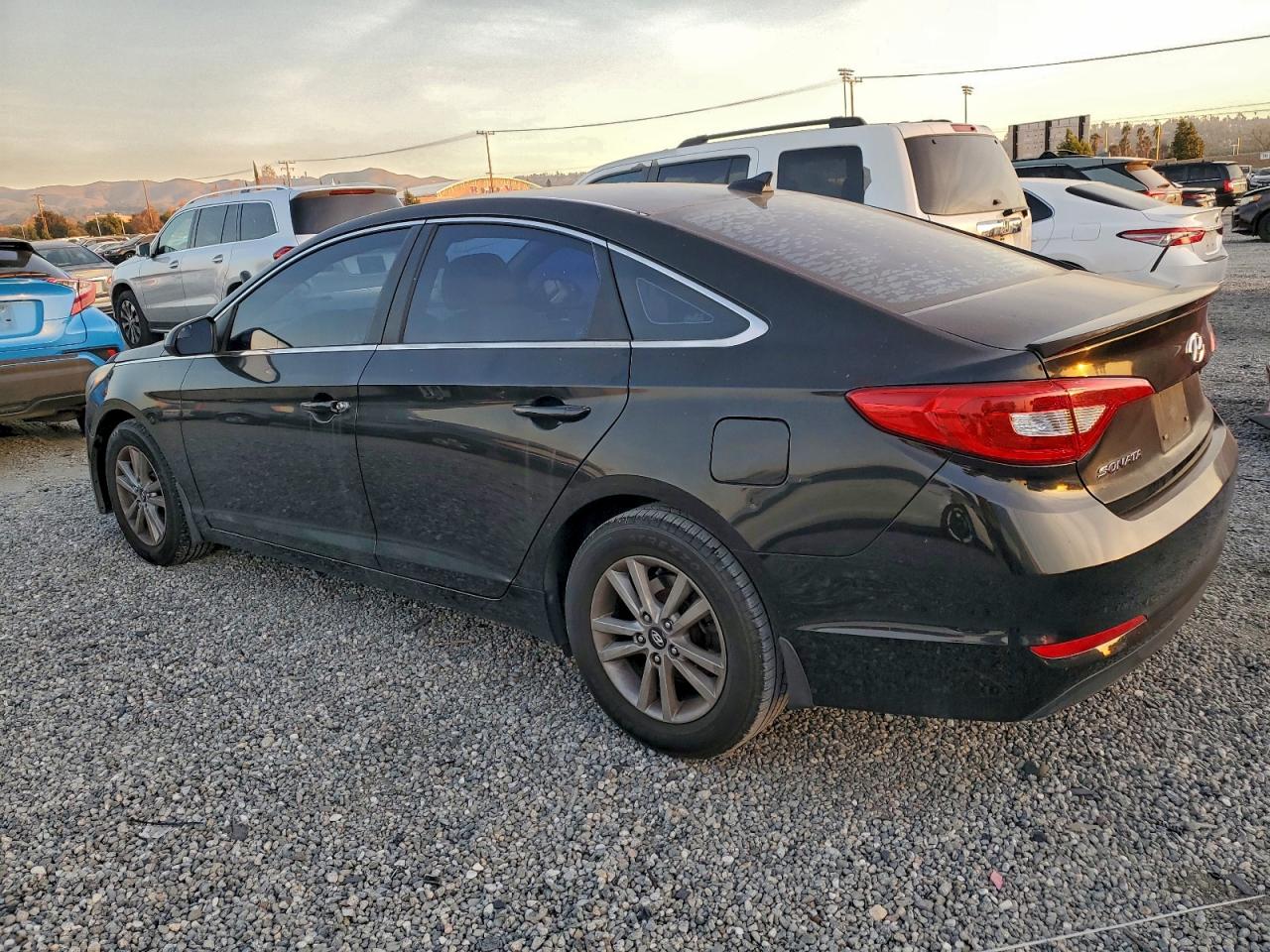 2015 HYUNDAI SONATA SE photo 2