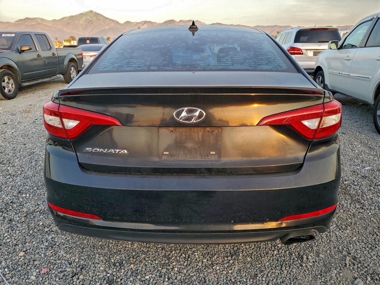 2015 HYUNDAI SONATA SE photo 6