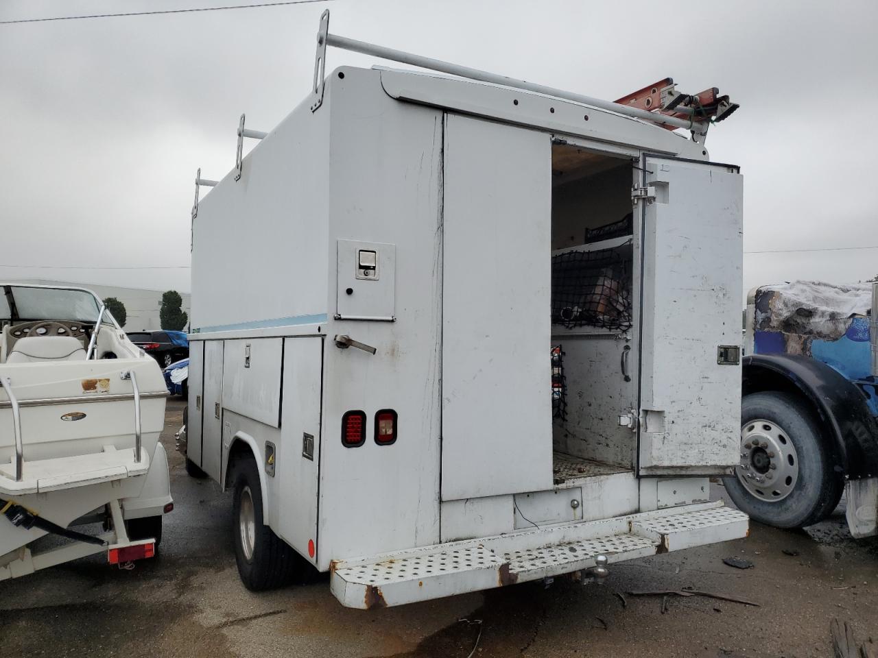 2011 FORD ECONOLINE E350 SUPER DUTY CUTAWAY VAN photo 2