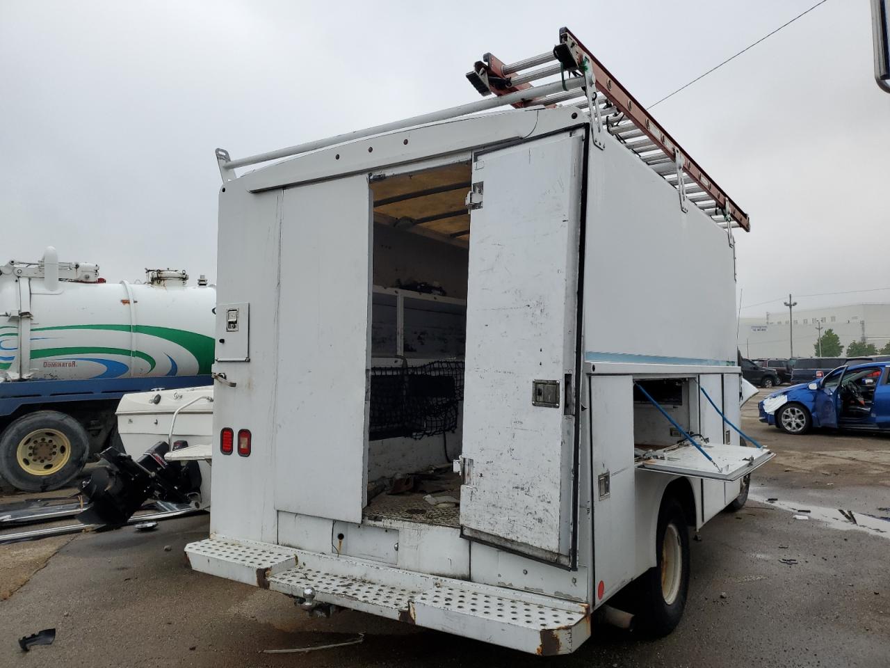 2011 FORD ECONOLINE E350 SUPER DUTY CUTAWAY VAN photo 3