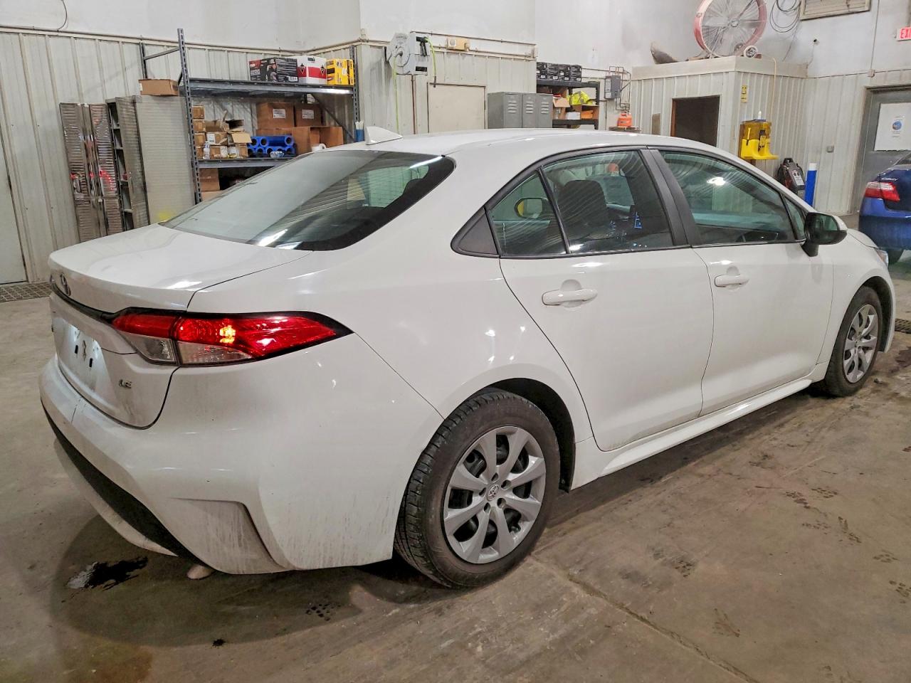2022 TOYOTA COROLLA LE photo 3