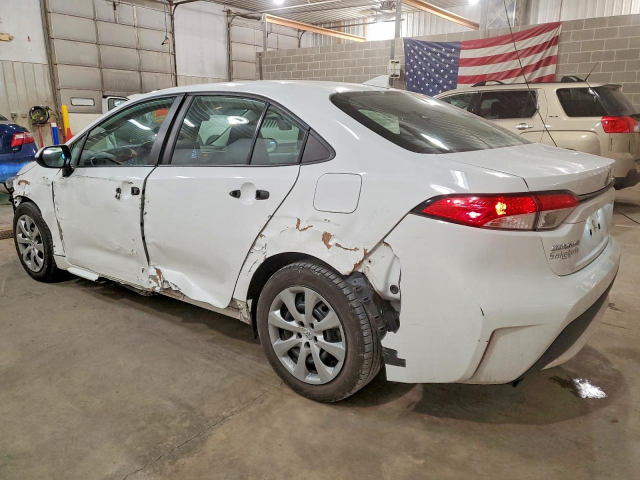 2022 TOYOTA COROLLA LE photo 2