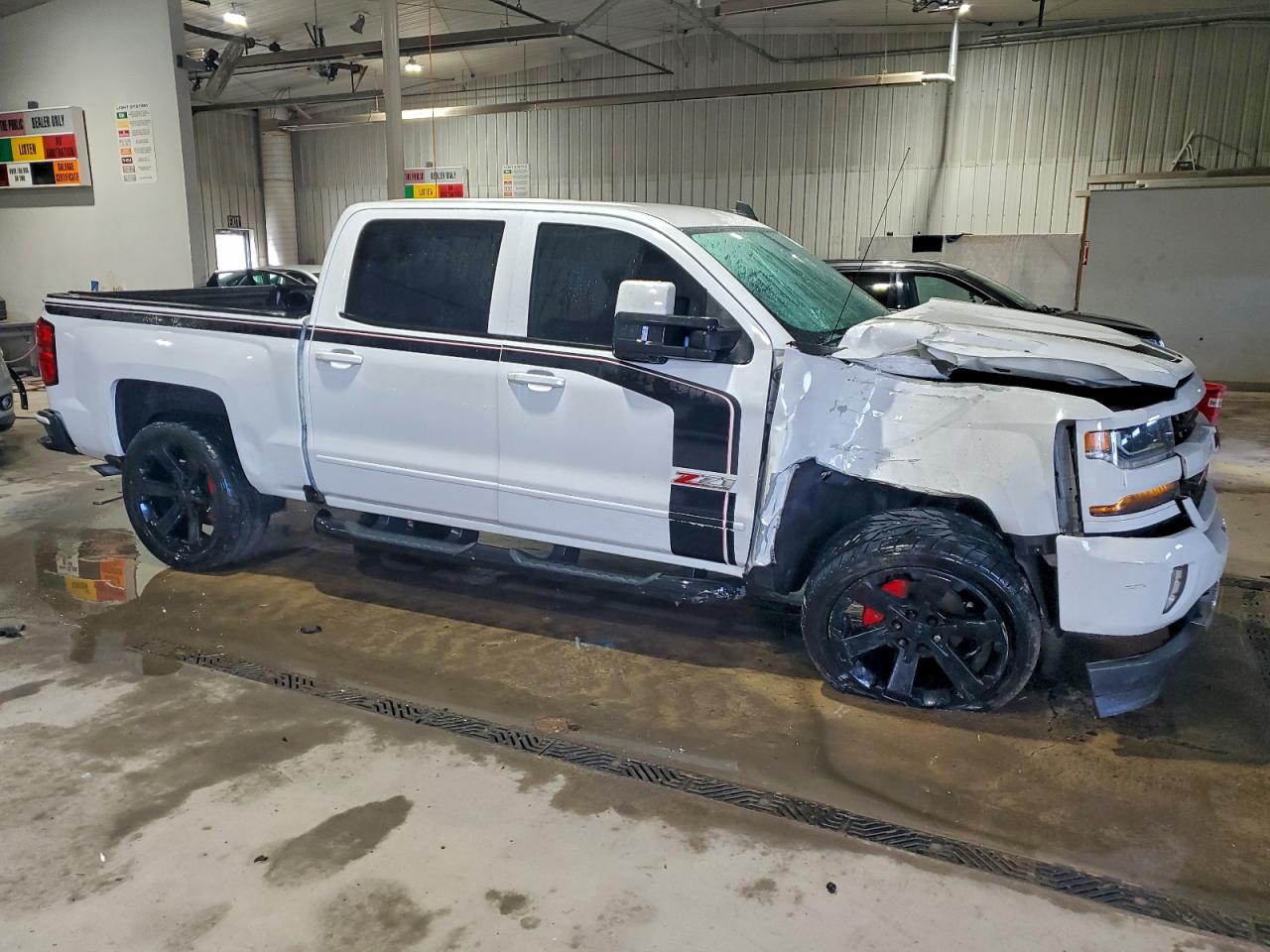 2018 CHEVROLET SILVERADO K1500 LT photo 4