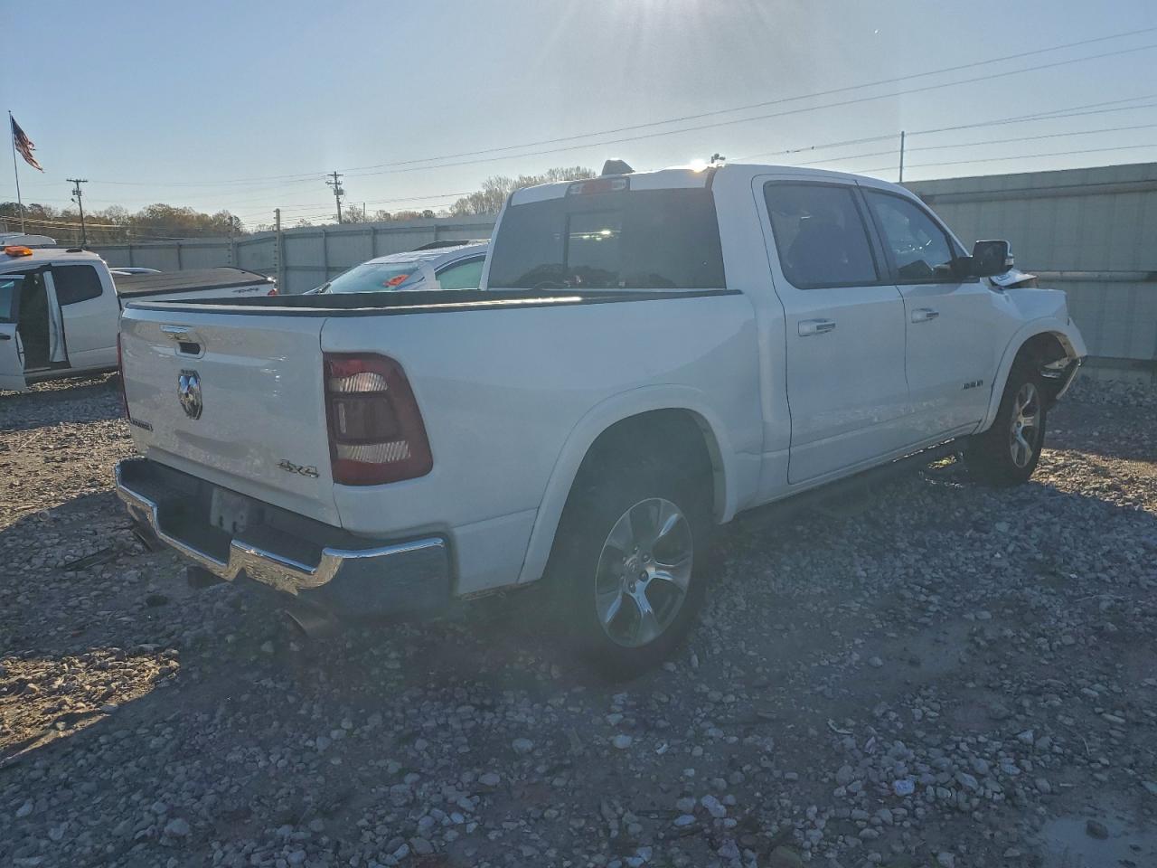 2019 RAM 1500 LARAMIE photo 3