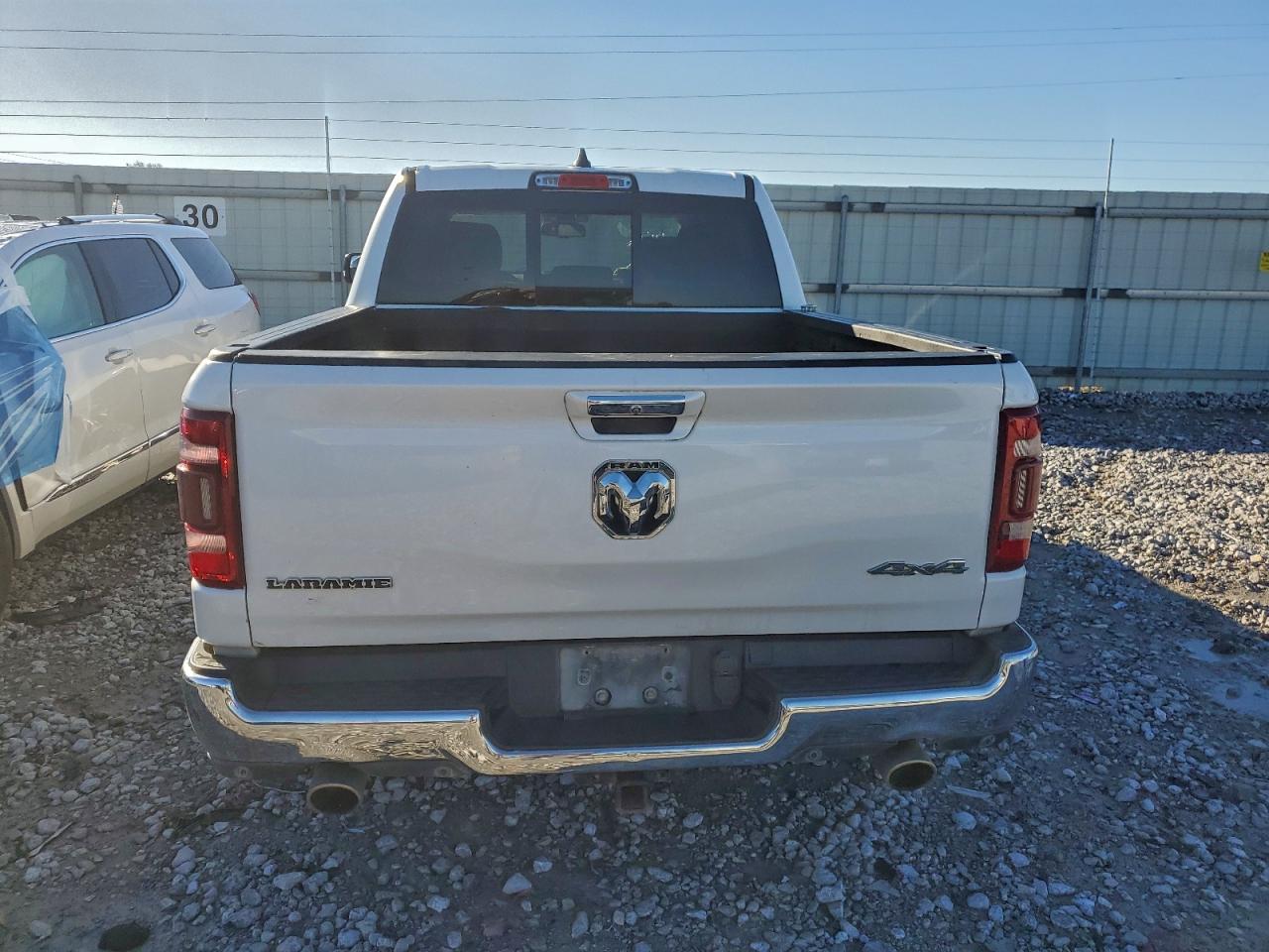 2019 RAM 1500 LARAMIE photo 6