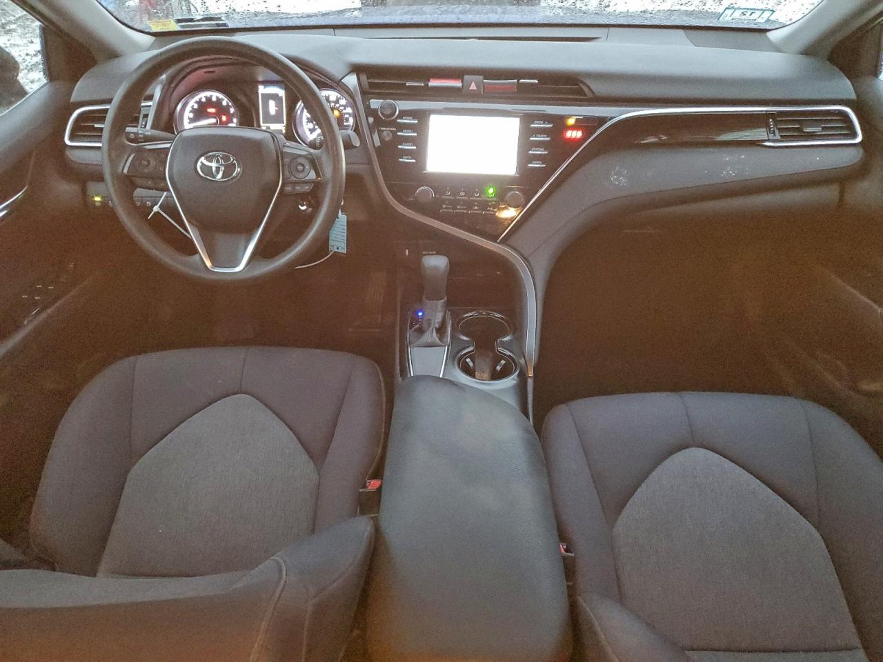 2018 TOYOTA CAMRY L photo 22