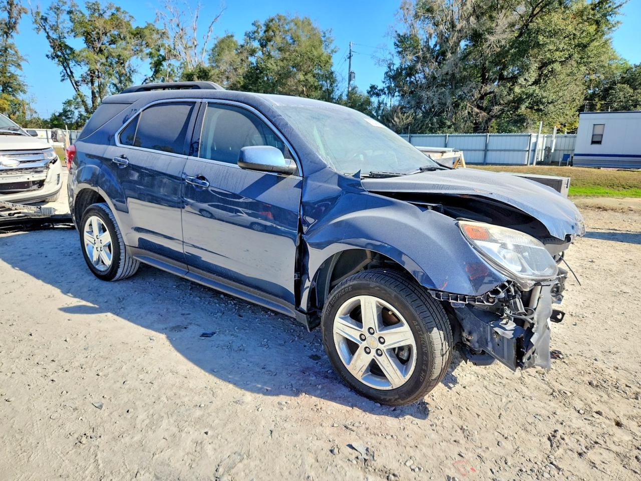 2016 CHEVROLET EQUINOX LT photo 4