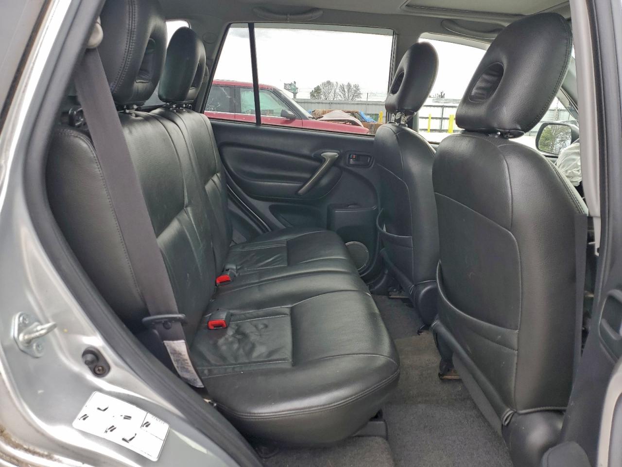 2004 TOYOTA RAV4 photo 11