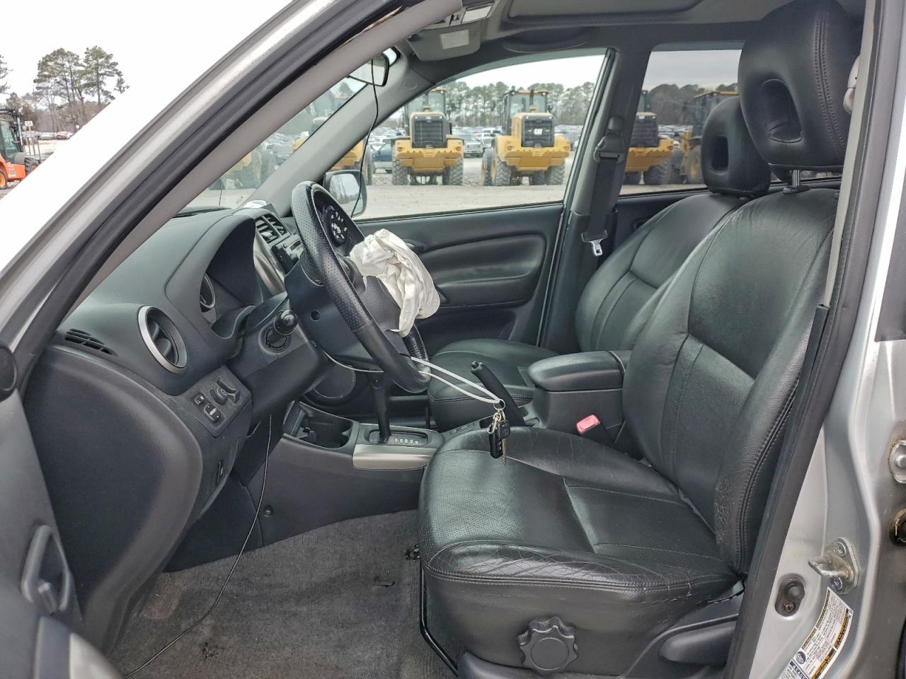 2004 TOYOTA RAV4 photo 7