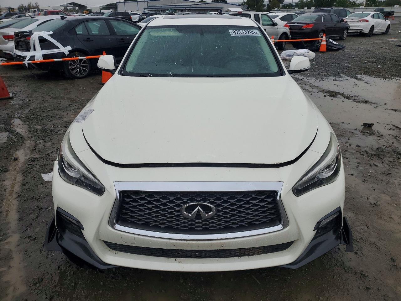 2018 INFINITI Q50 LUXE photo 9