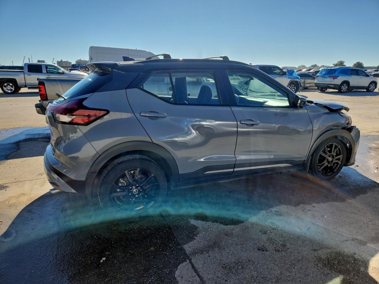 2021 NISSAN KICKS SR photo 3