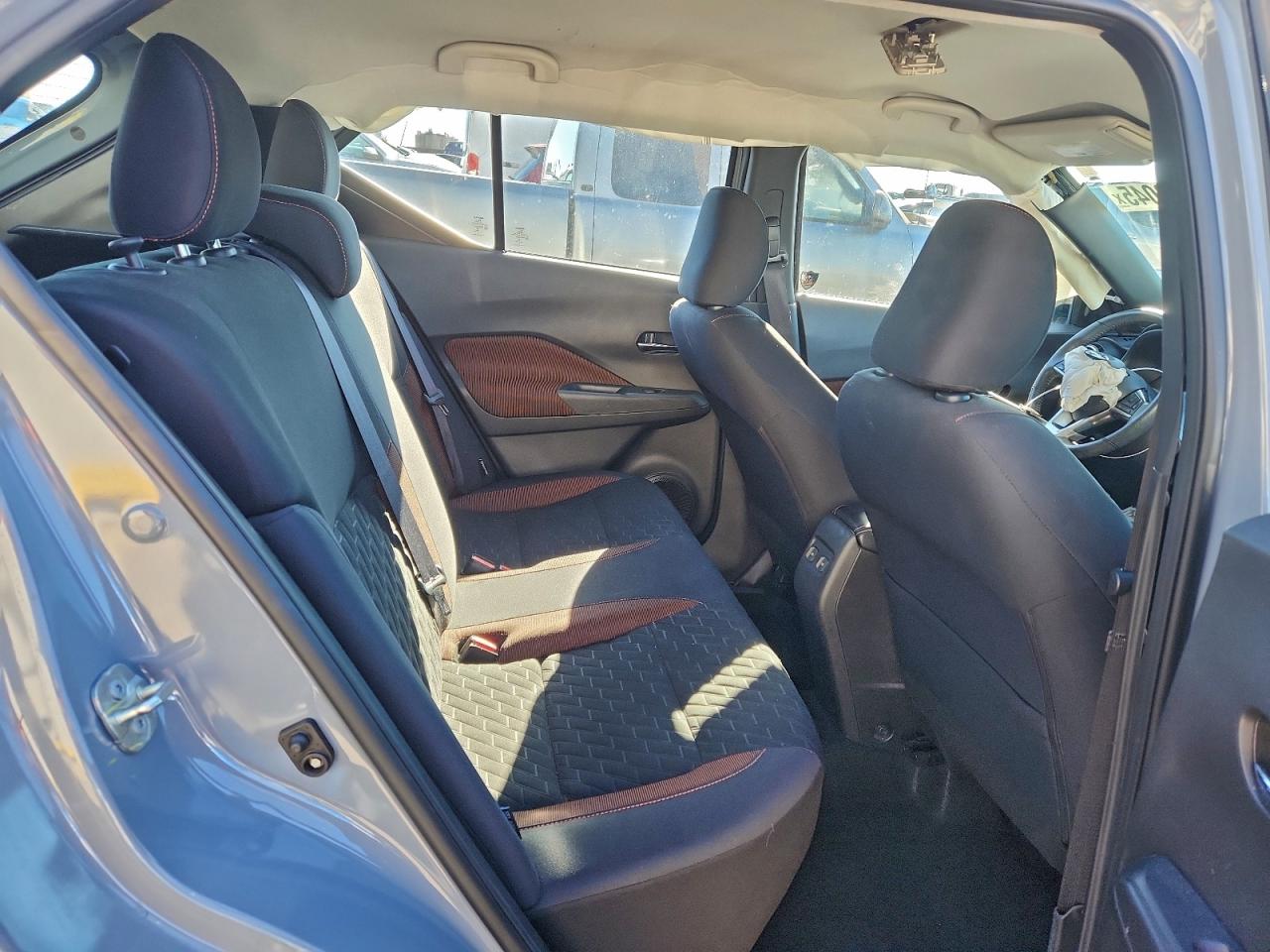 2021 NISSAN KICKS SR photo 10