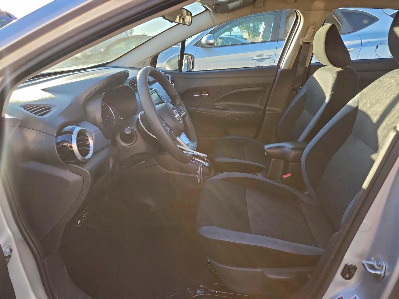 2025 NISSAN VERSA SV photo 7